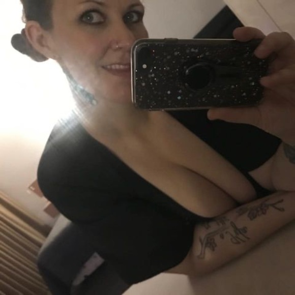 Meet your Posher, Lisa - Picture 1 of 1